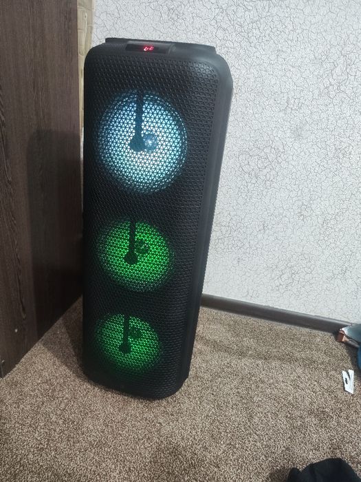 kalonka mikrofoni bilan katta 60watlik