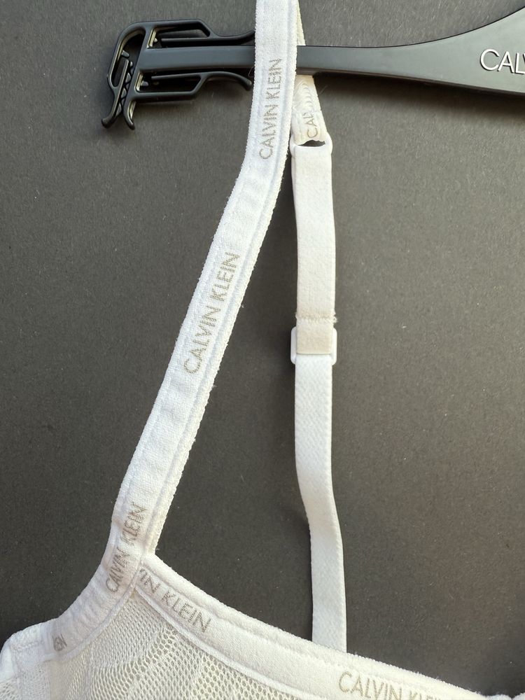 Сутиени Calvin Klein в бяло /70С, 75B, 85В/