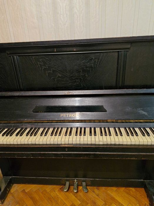 Пиано модел "PETROF"