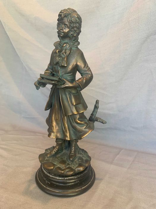 фигура статуетка на студент