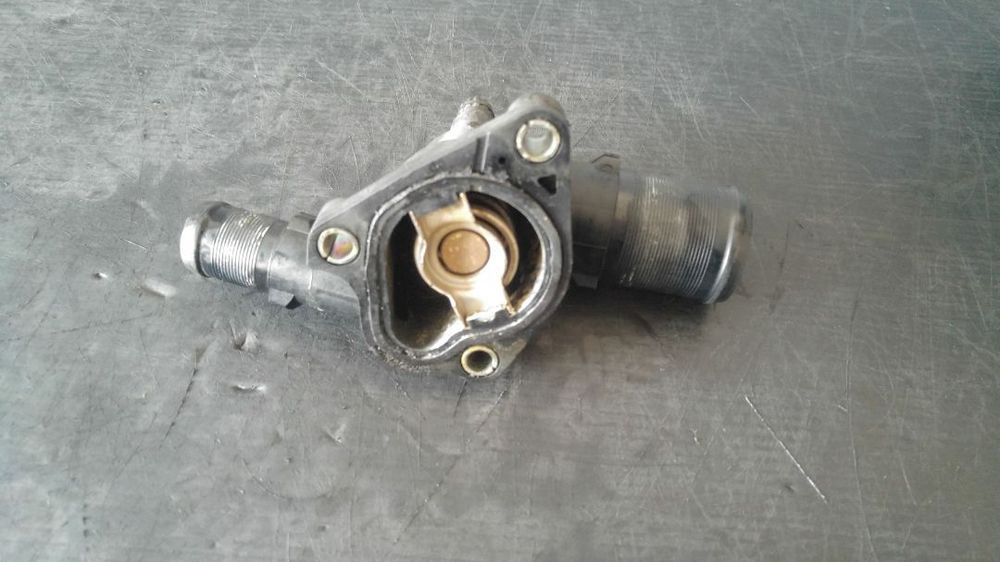 Carcasa termostat racire 1.2 benzina renault clio 3 7700110716