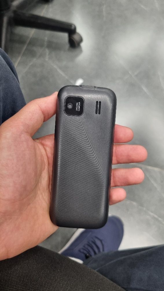 Ajib brendli telefon