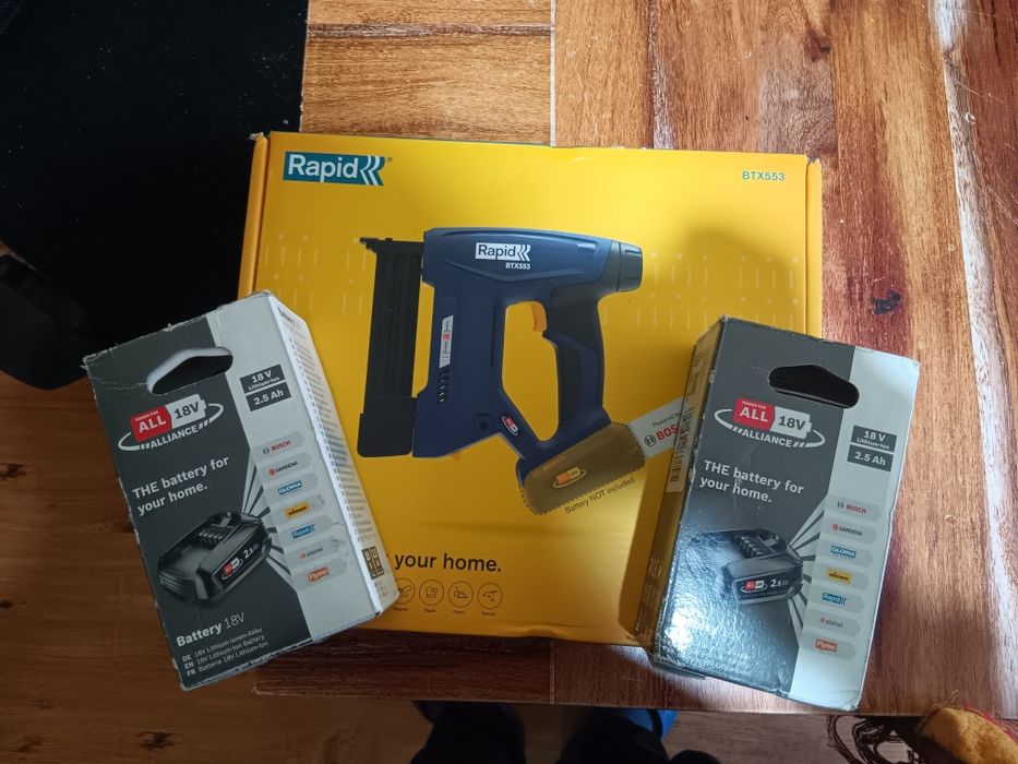 Чисто нов такер със 2 батерии boch