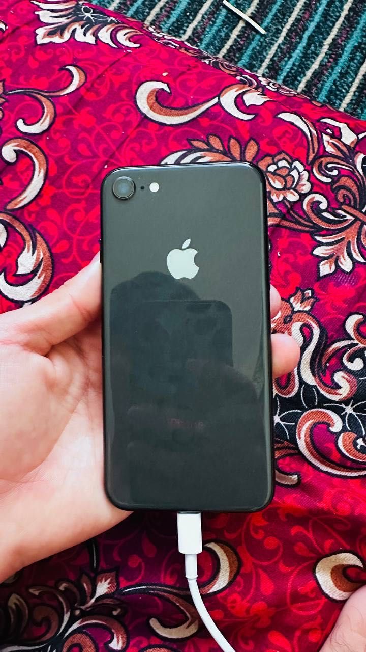 Iphone 8 64 pamyt 74% yomkst