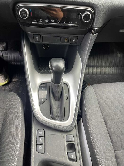 Toyota Yaris 1.5VVT-i HSD Dynamic Plus