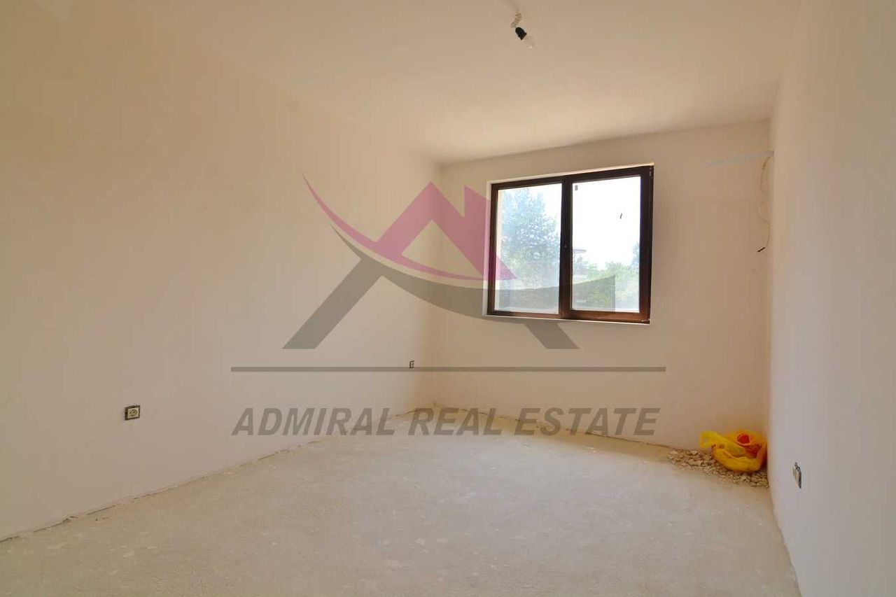 Продава се Тристаен апартамент в к.к. Св.Св. Константин и Елена - 91 кв.м за 2583 €/кв.м - Снимка #1