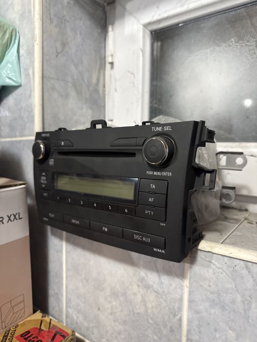 Заводской магнитофон от Toyota Corolla