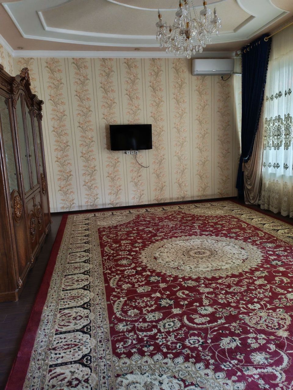 Arenda uchastka Olmos mahalla. Roxat bekati 500 metr. 10 xona