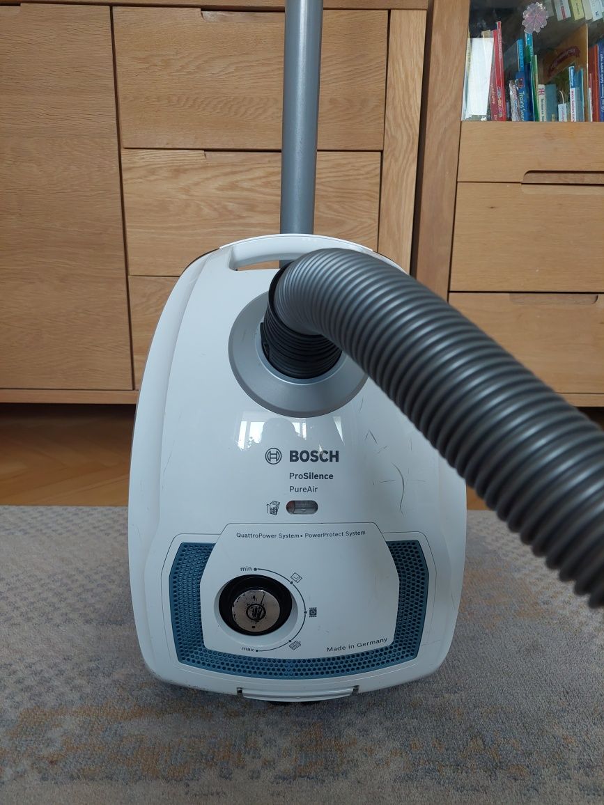 Aspirator cu sac Bosch 500W