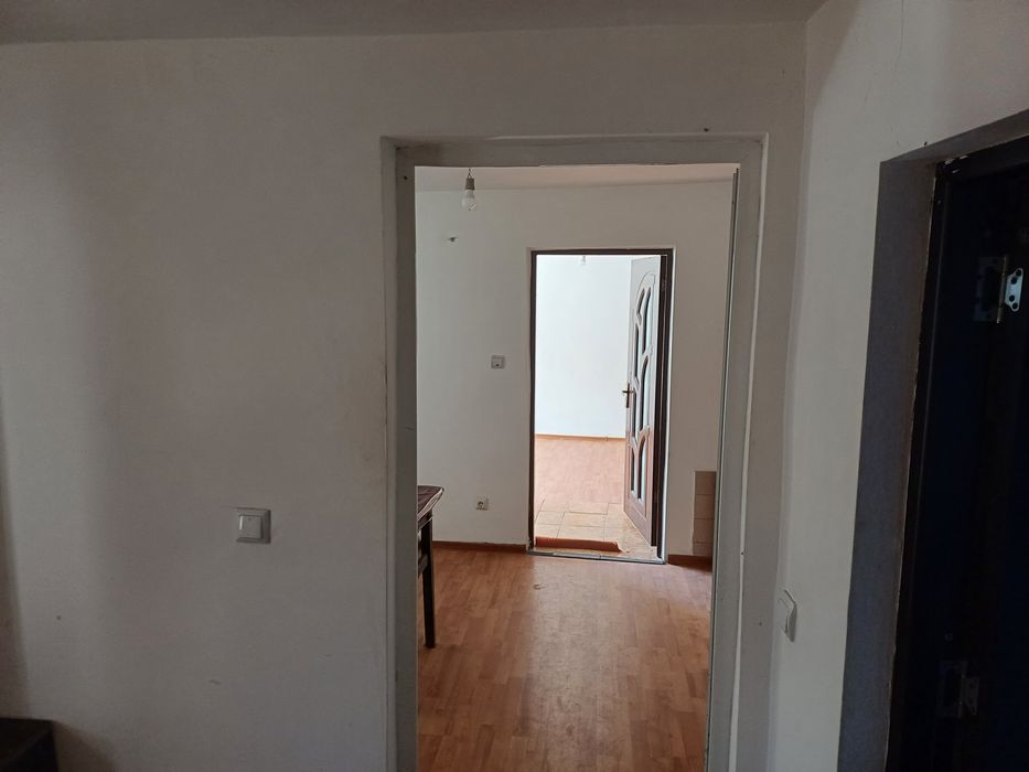 Închiriez casa în Buzău cart.Posta, 4 camere, 2bai .,bucătărie etc