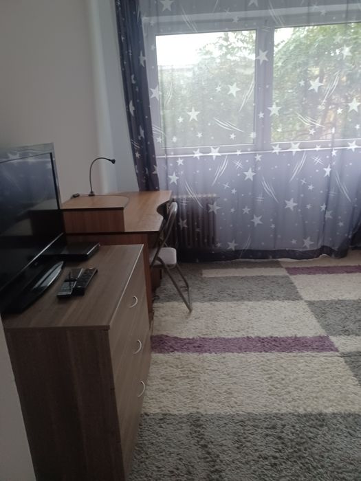 Închiriez camera în apartament S6