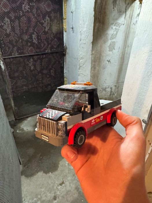 Cutie plina cu seturi de lego