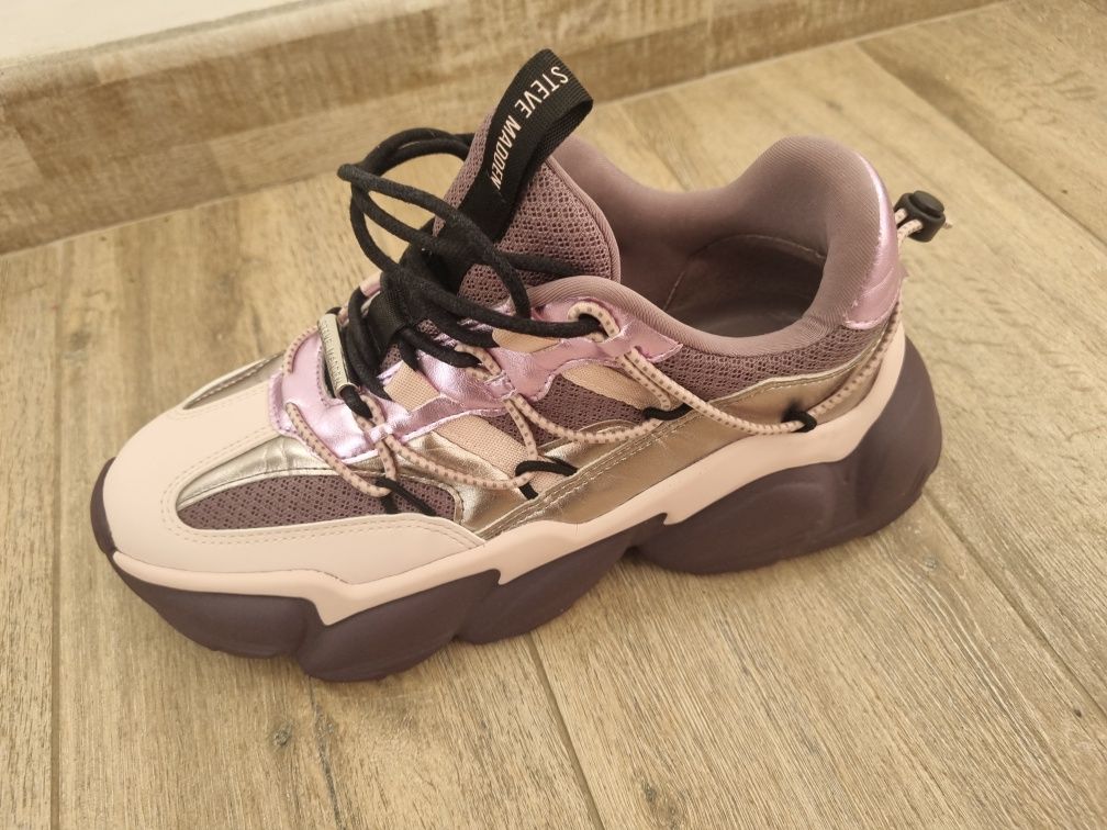 Adidasi Steve Madden