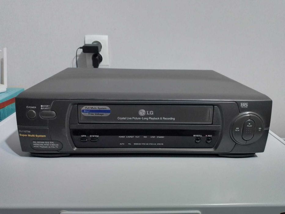 Видеомагнитофон LG
