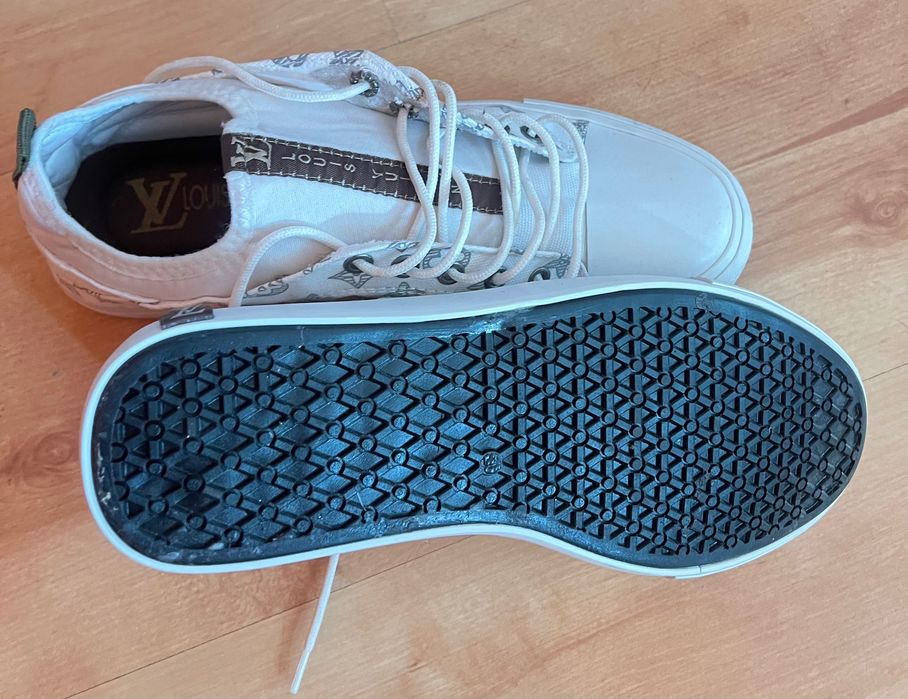 Louis Vuitton оригинални обувки 39 номер
