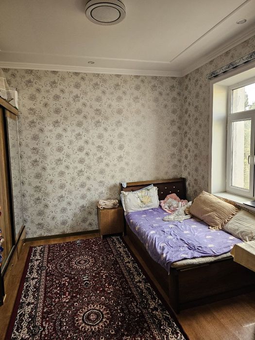 Kvartira sotiladi 4 xona 2 etajli domi 2 etaji