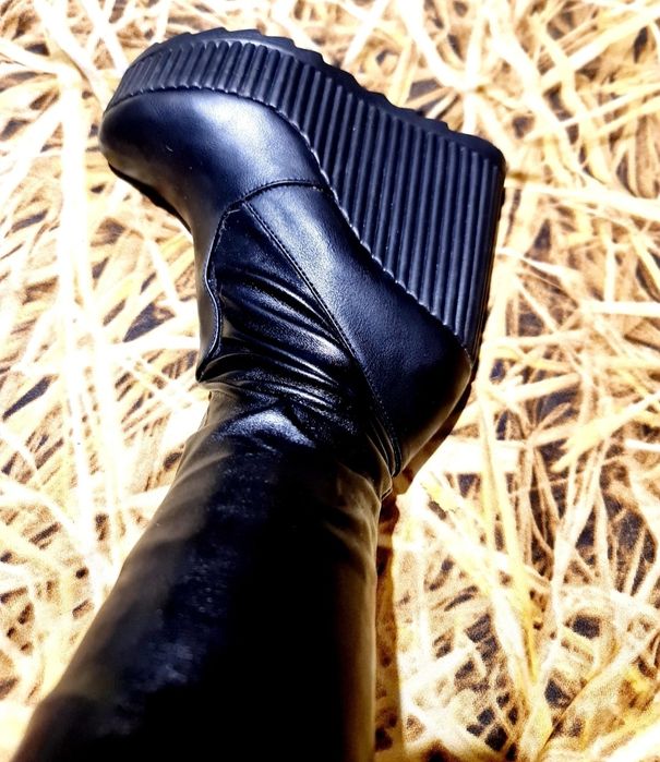 Елегантни,супер удобни ботуши-чизми,на олекотена платформа.N: 36/ НОВИ