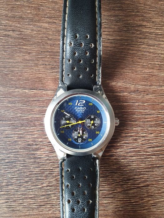 Vand ceas CASIO EDIFICE  de barbati