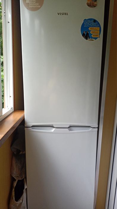 Холодильник vestel продам