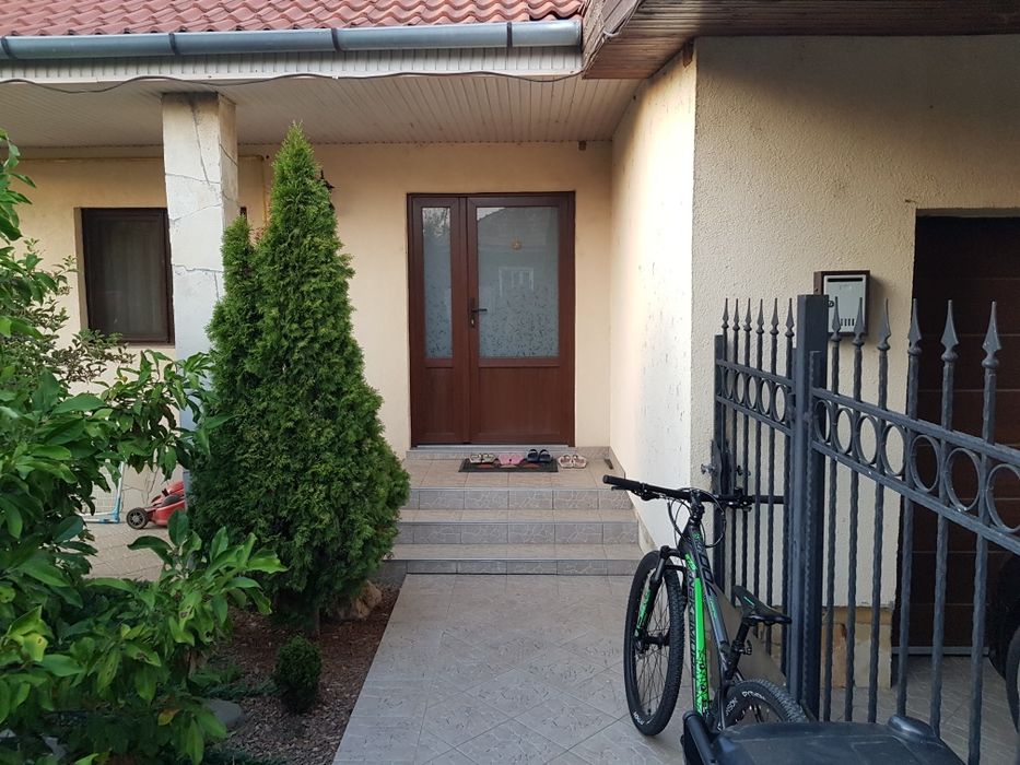 Vond Casa cu 4Camera cu Garaj Complet Mobilat-Utilat  in SANTION