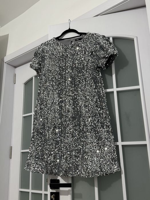 Rochie paiete argintii marime S + cadou pantaloni scurti paiete