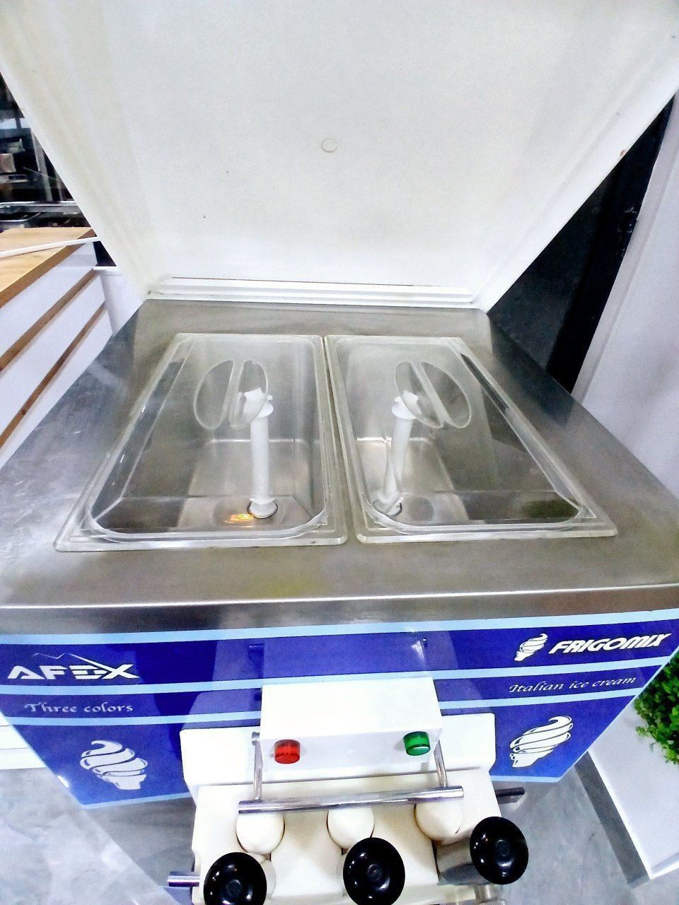 Frezer marojni aparat