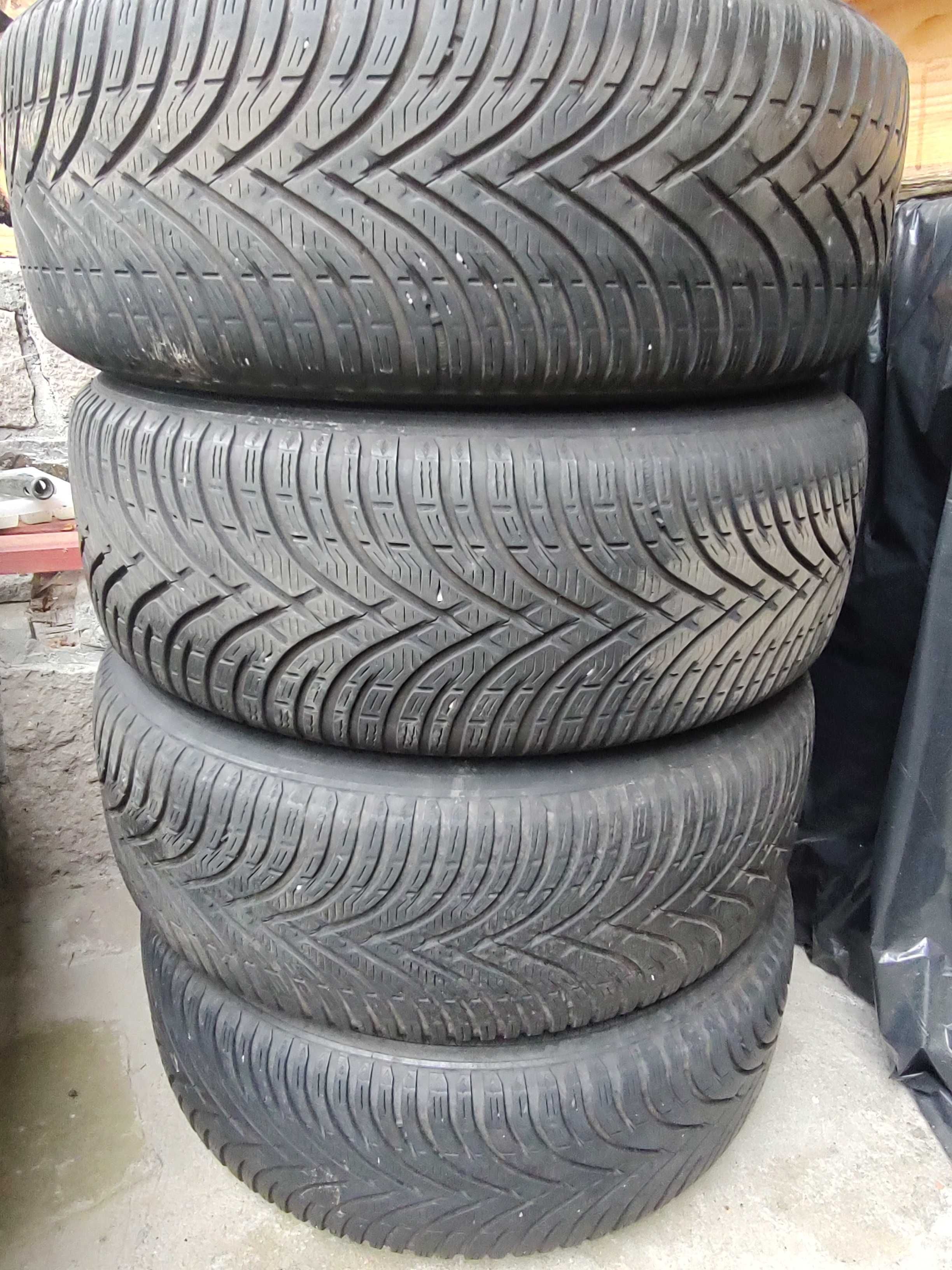 Vând 4 roti capace și covorașe interior Audi A4