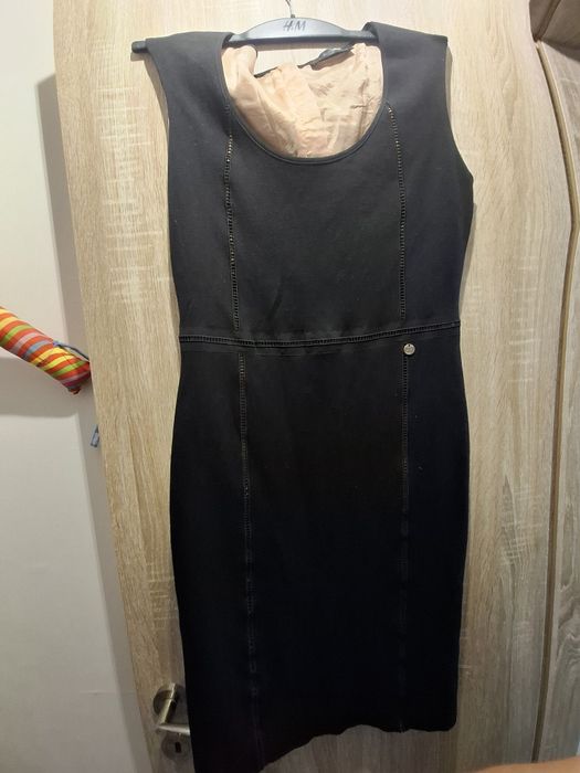 Дамска черна рокля до коляно