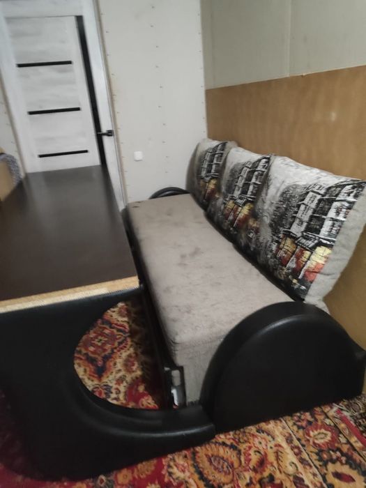 Продам диван стол 2в1.