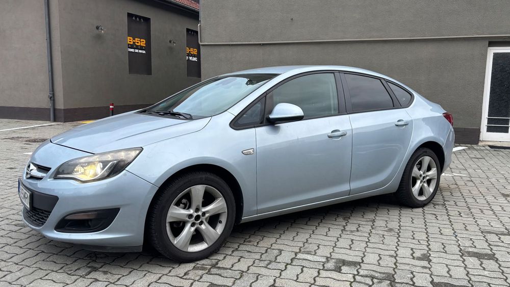 Opel Astra Opel Astra J Sedan / 2015 / EURO 6 / benzină 1.6 aspirat + GPL