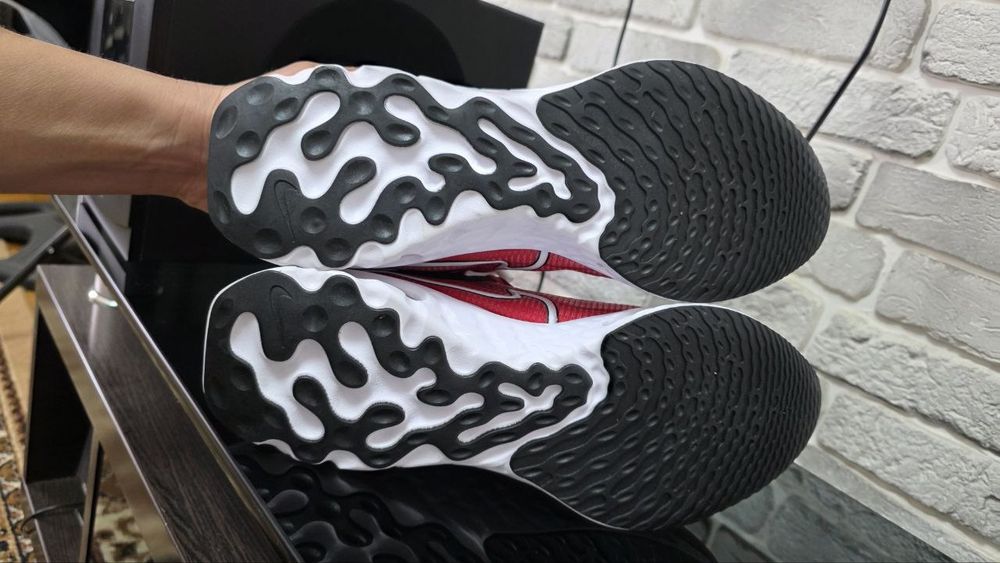 Оригинальные кроссы Nike