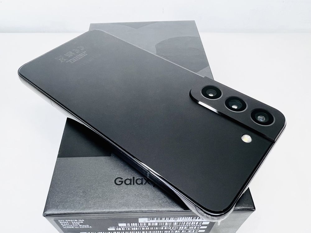 Samsung Galaxy S22 5G 128GB 8RAM Phantom Black Перфектен! Гаранция!