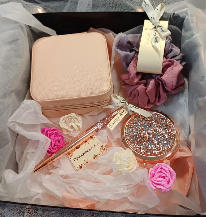 Подарък в кутия - ръчно изработен за Коледа, Рожден ден,  Изненадай