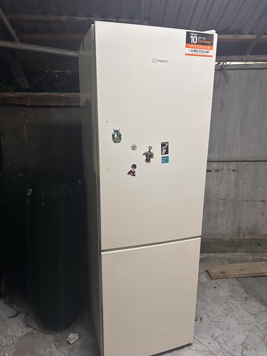 Продам холодильник Indesit