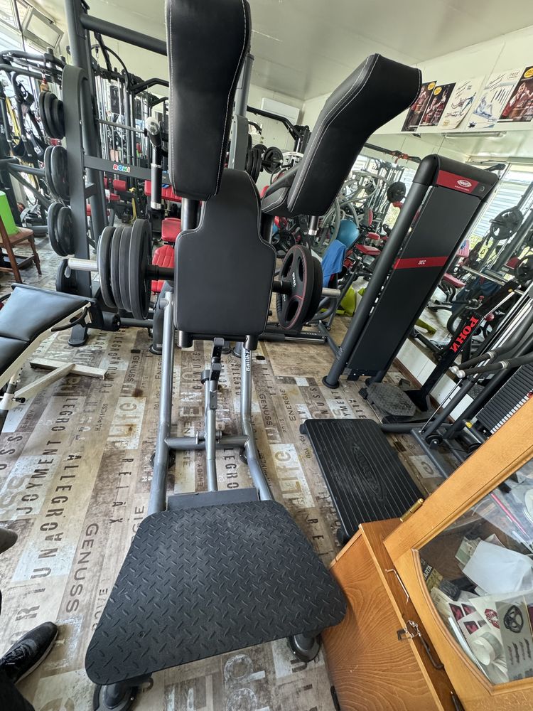 / Професионален силов уред Round Plate Loaded Super Squat Active Gym