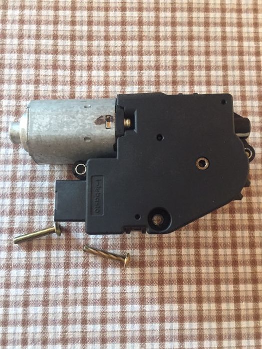 Нисан микра К12 части за люк