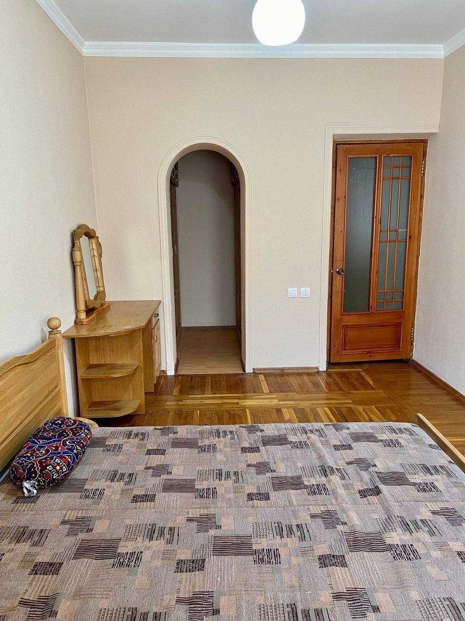 Чиланзарский район. Метро Новза. Продаётся Банковский дом. 2в3