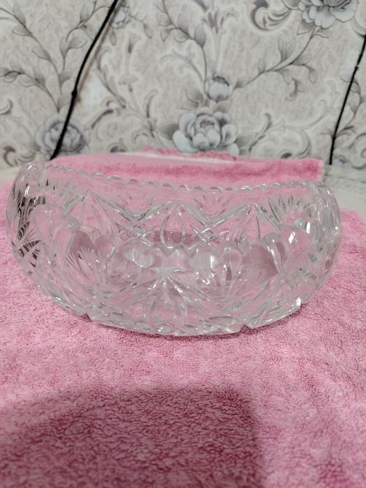 Хрустальная овальная салатница.