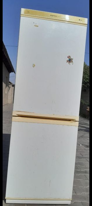 Продам холодильник