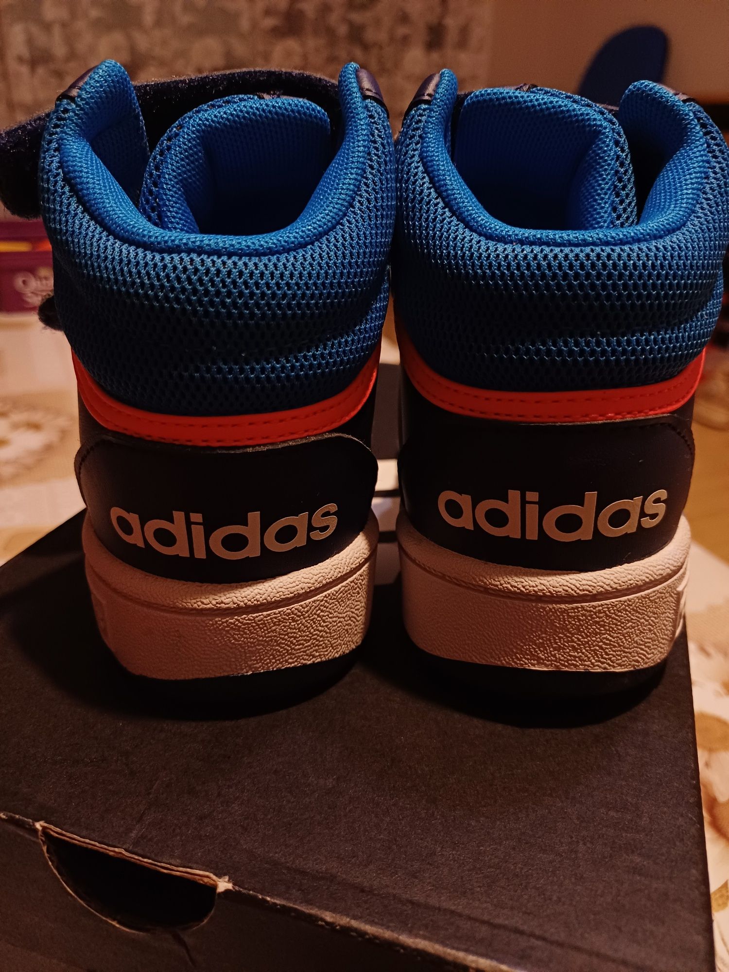 Маратонки Adidas, # 25
