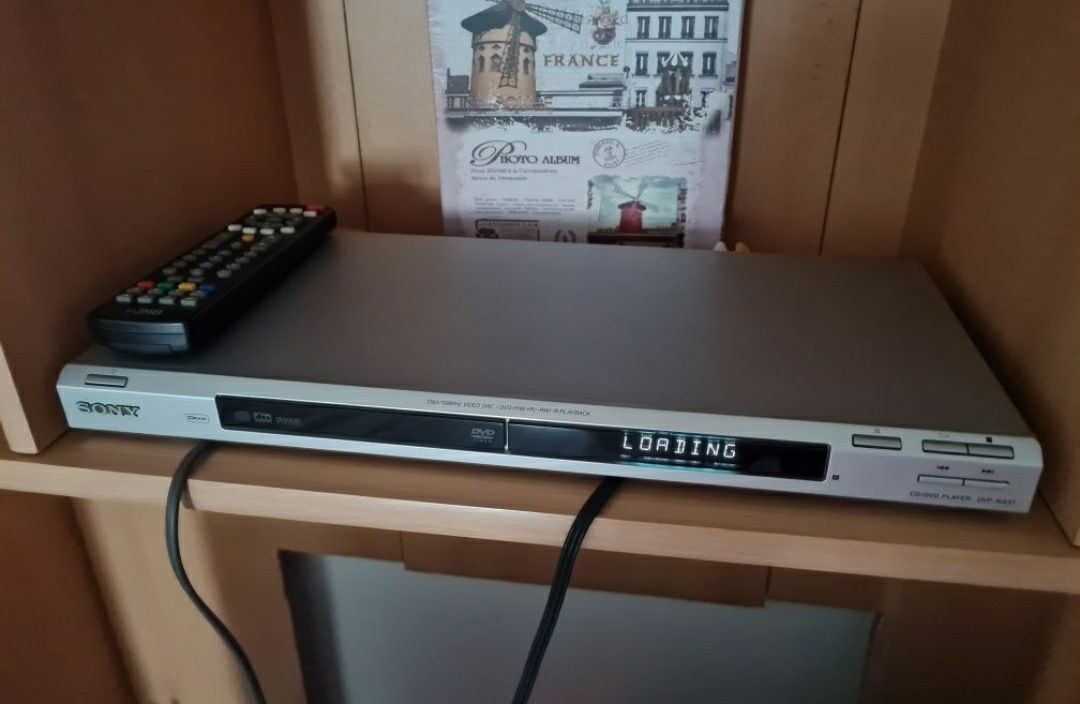 Colecție Dvd player Sony ca nou impecabil și 12 filme