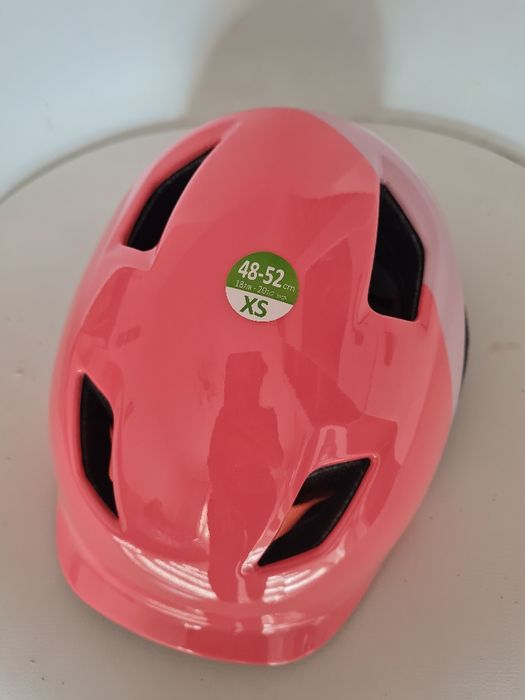 Casca protectie copii purtata o data si una in syare foarte buna.
