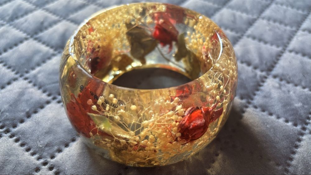 Ръчно изработена гривна с цветя