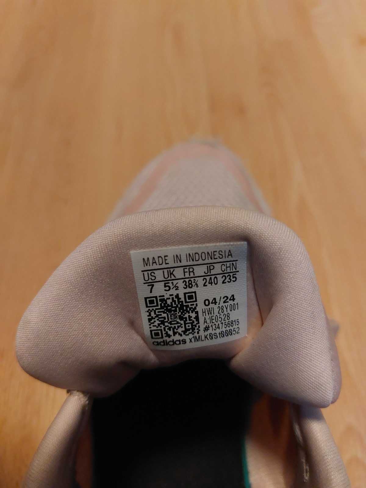 Продавам оригинални дамски маратонки Adidas в размер 38 и 1/2