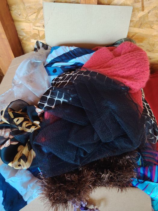 Lot 50 de bucăți esarfe și fulare