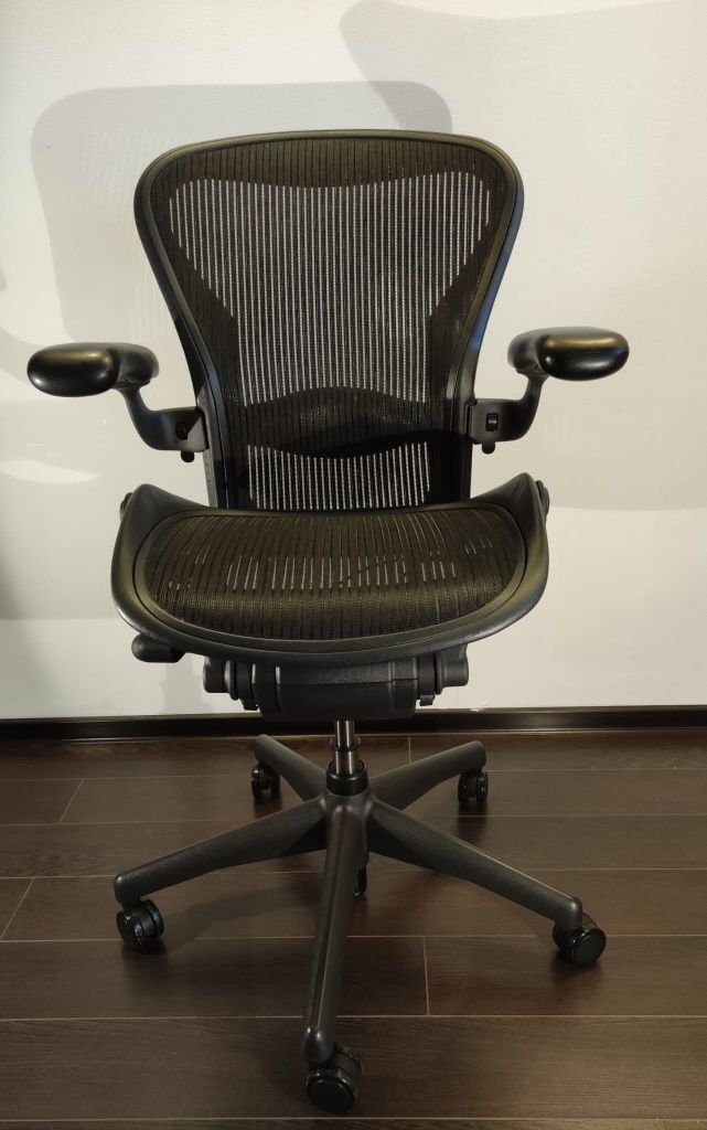 Herman Miller Aeron mărimea B.