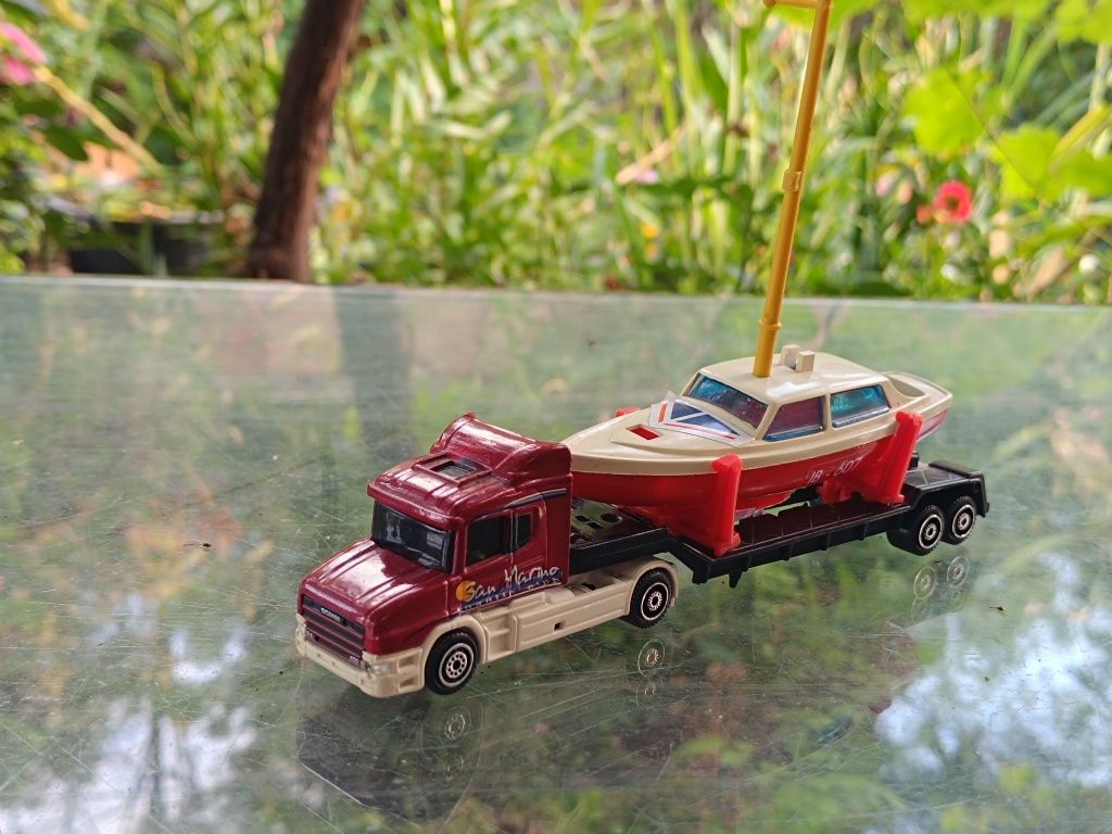 Продавам Скания с лодка 1/87