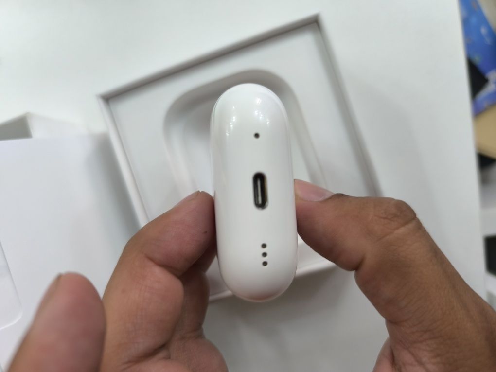 Продаю оригинальный кейс от AirPods Pro 2
Состояние отличное, заряд де