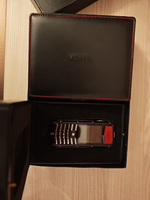 Vertu Ascend Editie limitata ferrari