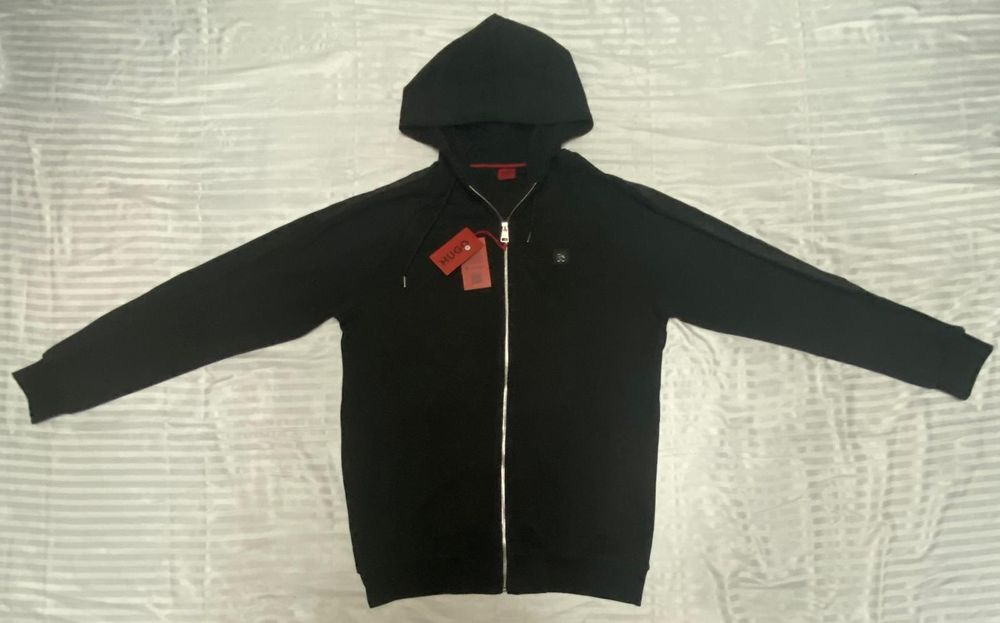 Vând compleu nou de bărbați Hugo